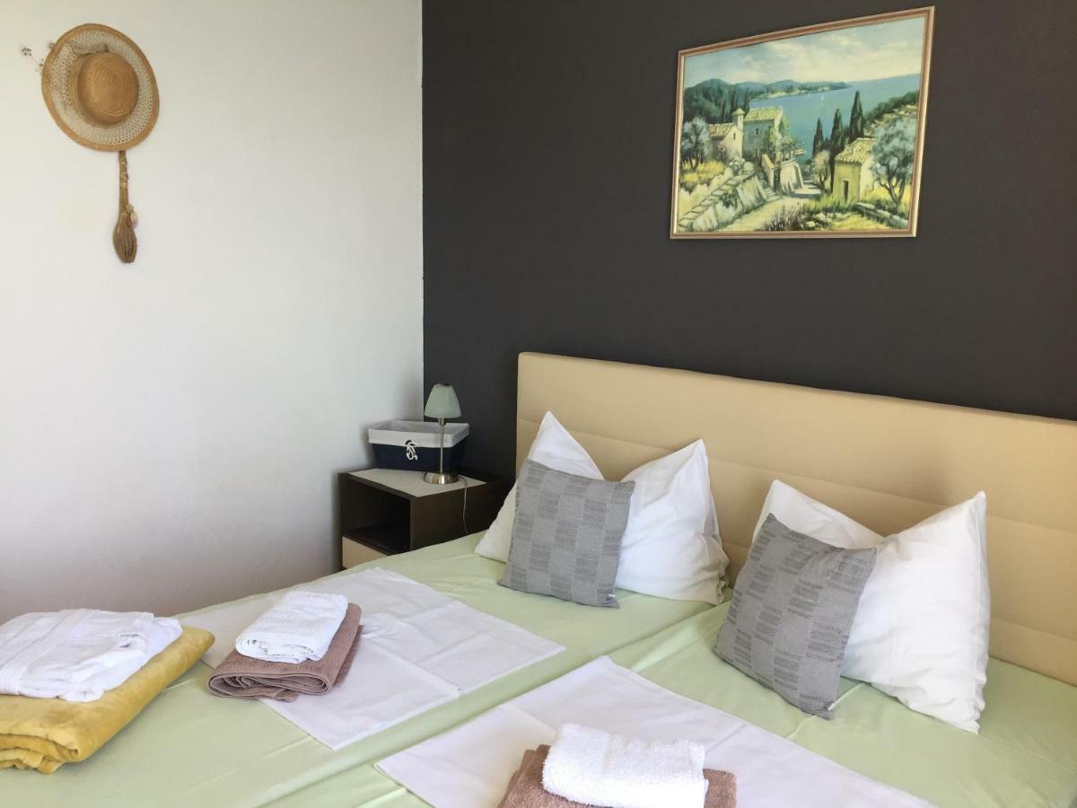 Rooms Pere S Mora Mimice Exterior foto